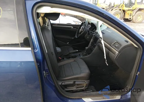 2017 Volkswagen Passat 1.8T R-Line из США, поврежденный, VIN 1VWDT7A36HC073746